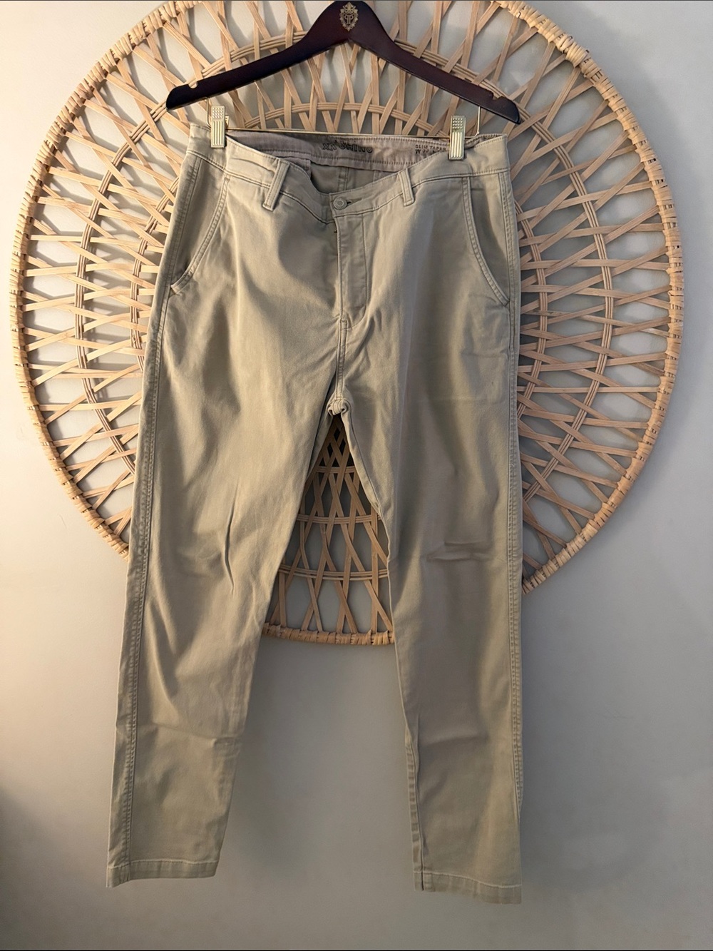 Levi's Slim Straight Chinos in Light Khaki